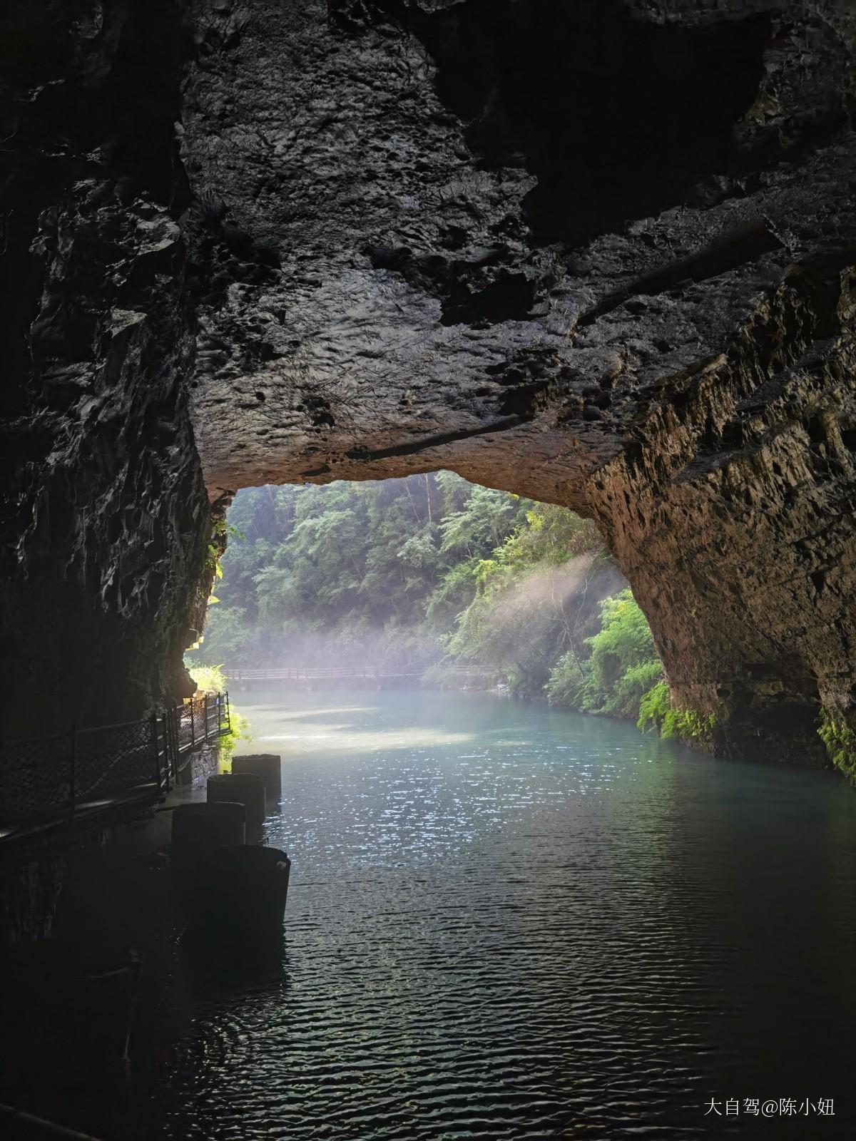 十二背后旅游風景區(qū)