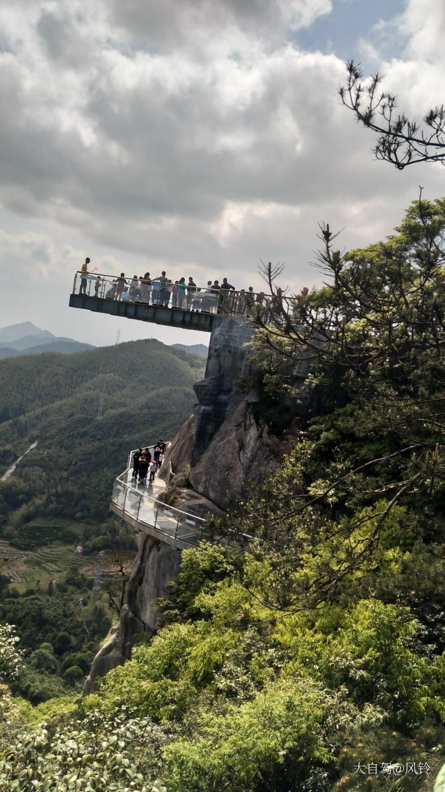 梅花山玻璃棧道