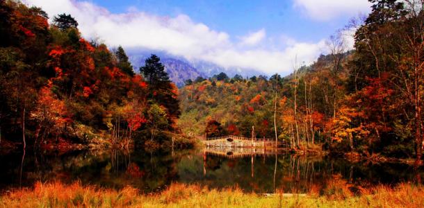 成都周边2日秋季赏红叶自驾游：二郎山喇叭河景区红叶2日自驾游