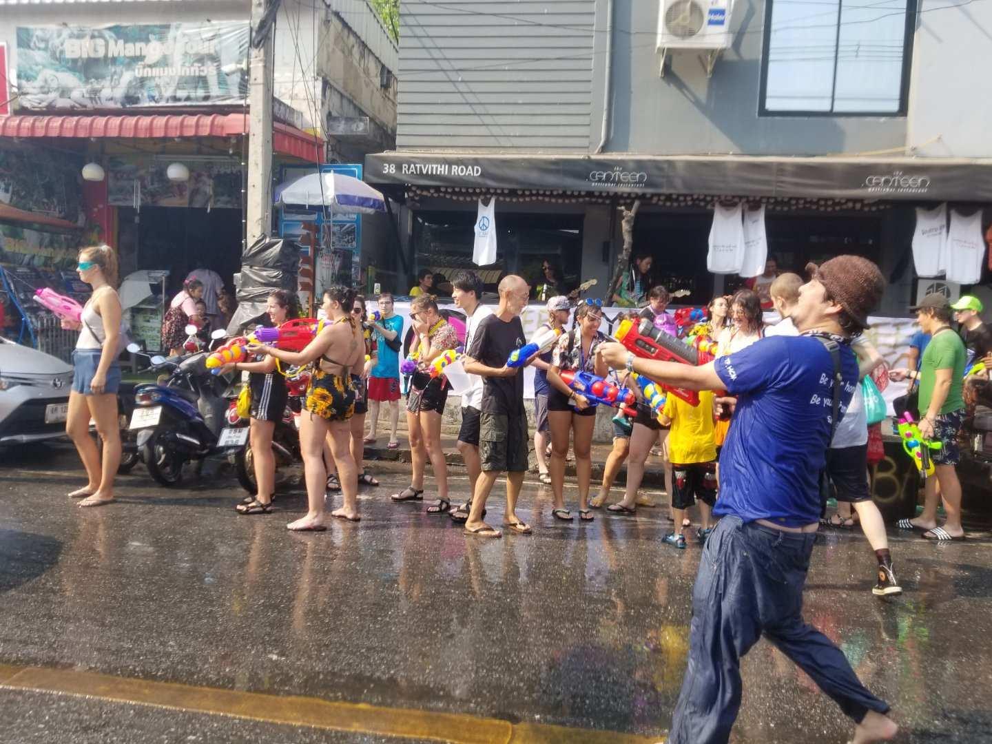 泼水节泰国清迈清莱8日自驾游：磨憨集合-老挝-泰国清迈清莱泼水节狂欢8日自驾游