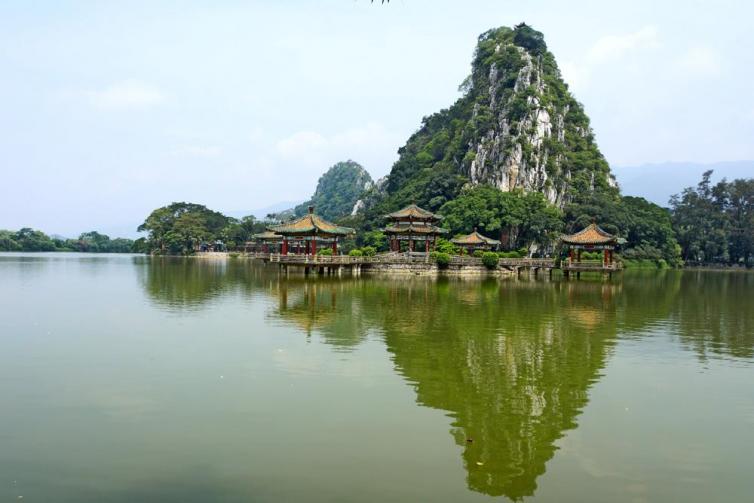 肇庆市区--沿千里旅游走廊到达封肇庆千里旅游走廊有如浓缩的盆景