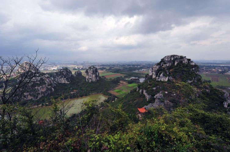 迷人的贵港自驾游目的地推荐 南山寺位于贵港市东南约3公里的南山