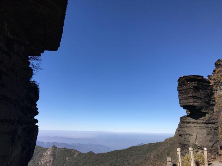 00 抵达梵净山,游览梵净山自然保护区