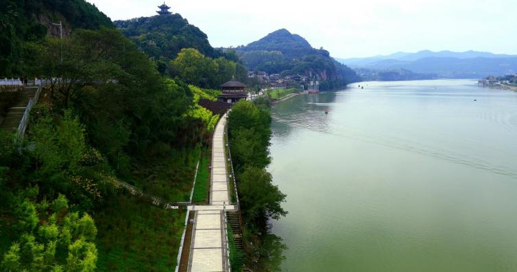 阆中市位于四川盆地东北部,嘉陵江中游,属南充市,被誉为四川最大的"