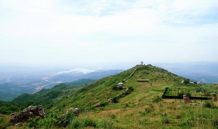 绿林山风景区位于荆门市京山县绿林镇.