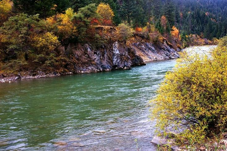 梭磨河大峡谷自鹧鸪山脚刷马路口