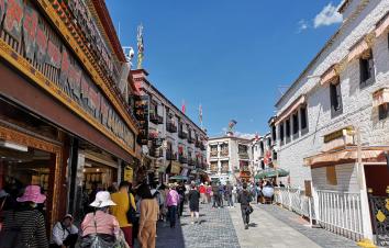 西藏自駕游拉薩周邊短途旅游攻略，關于吃住行修你要知道的事
