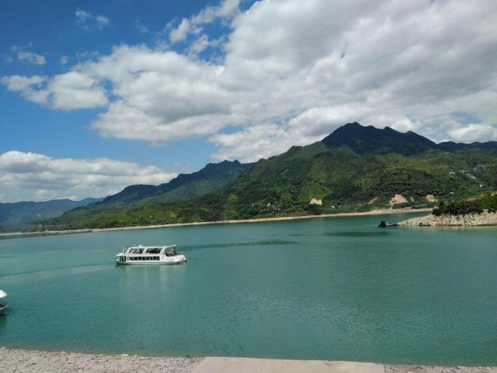 千峡湖 上传图片 6230 浏览 千峡湖位于浙江省丽水市青田县,因群山