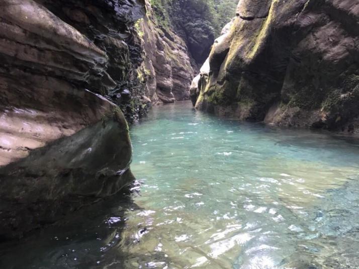 鹤峰屏山大峡谷图片