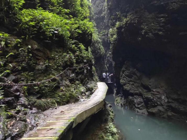 古丈坐龙峡风景区