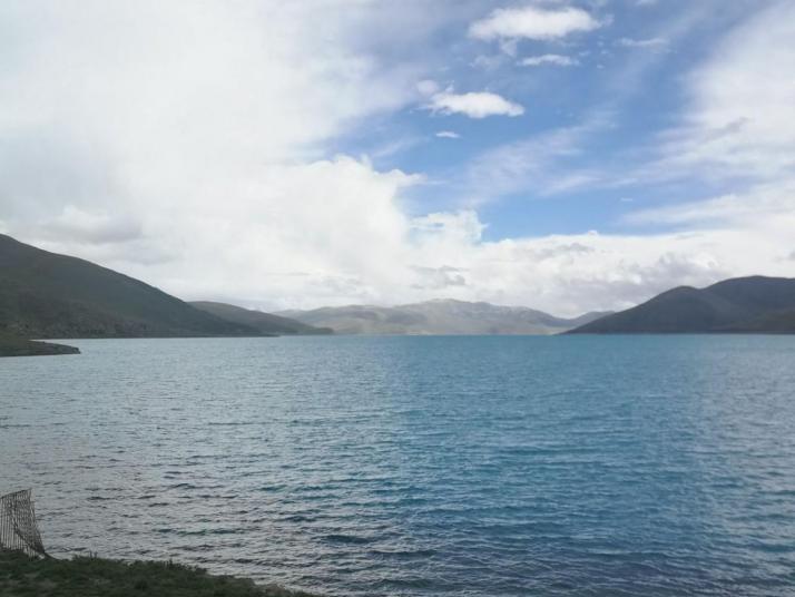 浪卡子羊卓雍措图片