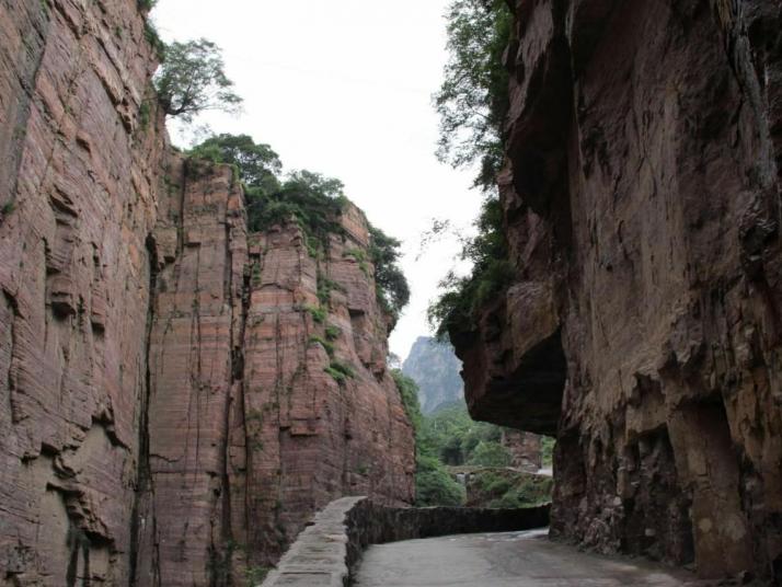 辉县郭亮挂壁公路好玩吗