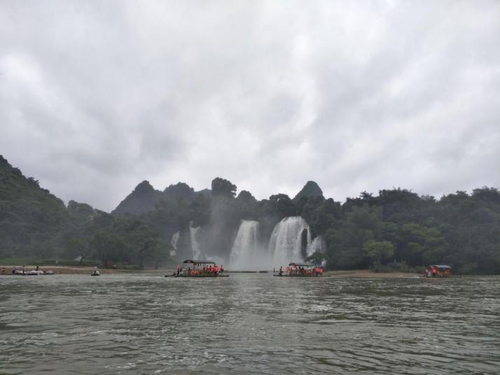 大新德天瀑布好玩吗