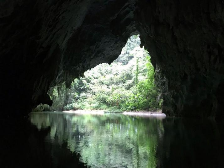 凤山三门海水上天坑
