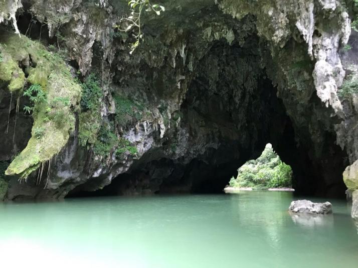凤山三门海水上天坑图片