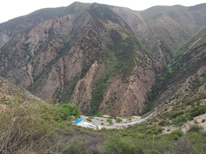 芒康覺(jué)巴山圖片