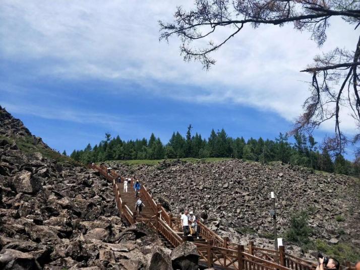 阿尔山驼峰岭天池好玩吗