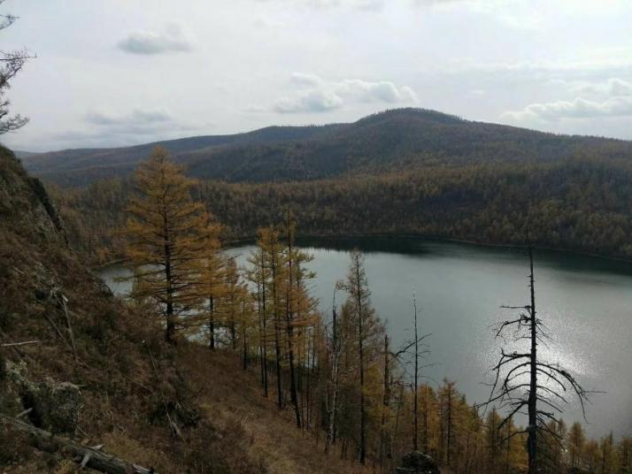 阿爾山駝峰嶺天池圖片