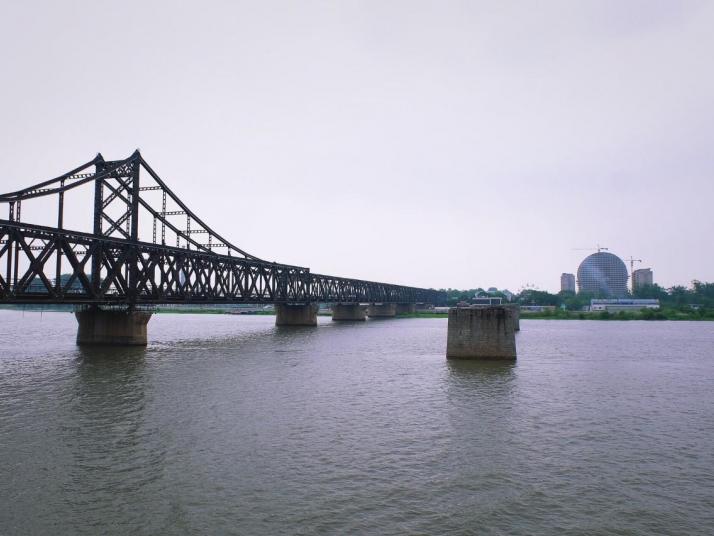 丹东鸭绿江断桥图片