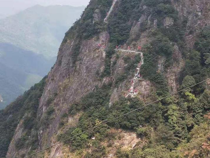 金子山景区 上传图片 15793 浏览 金子山景区位于广东连山,主峰海拔