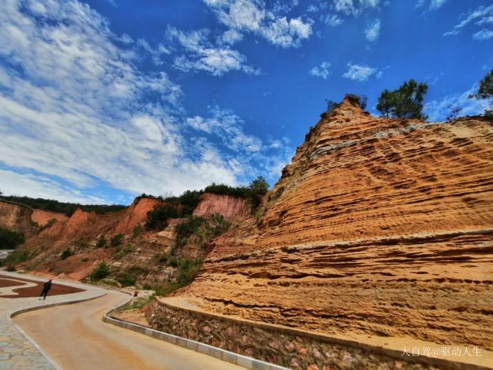 陸良陸良彩色沙林圖片