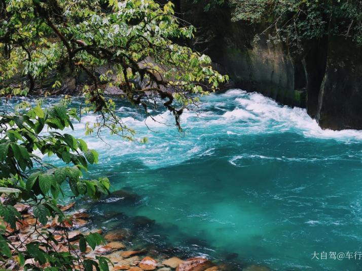 貢山獨(dú)龍江峽谷