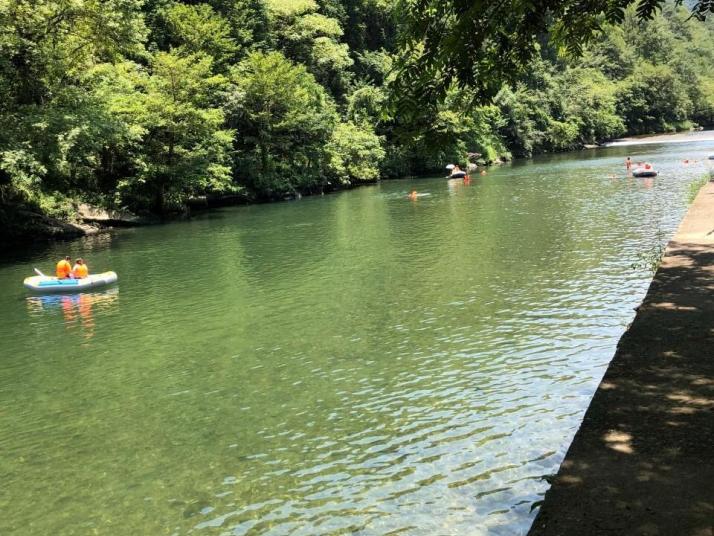 石臺秋浦河怪潭漂流圖片