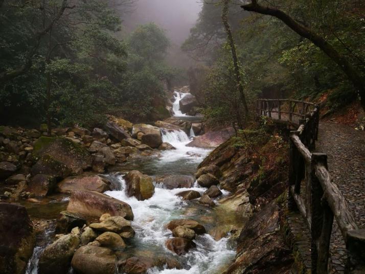 婺源大鄣山臥龍谷好玩嗎