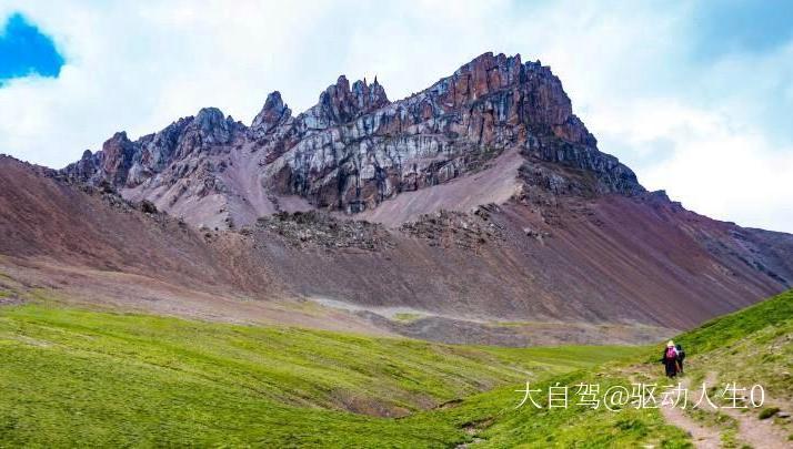 玉樹(shù)尕朵覺(jué)悟神山圖片