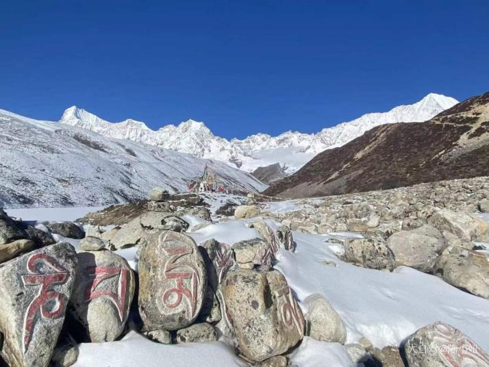 洛扎库拉岗日雪山好玩吗