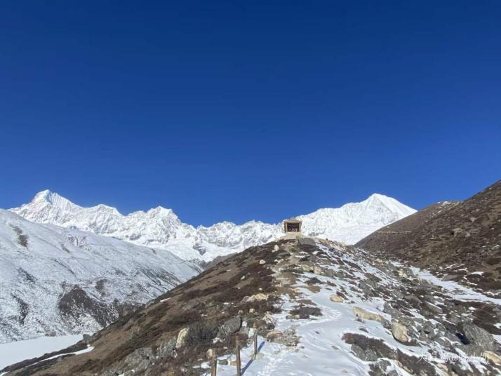 洛扎库拉岗日雪山图片