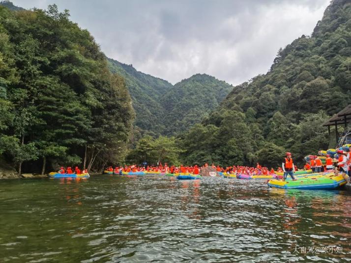 郴州莽山大峡谷漂流图片