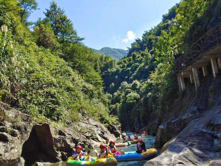 岳阳连云山大峡谷奇幻漂流图片