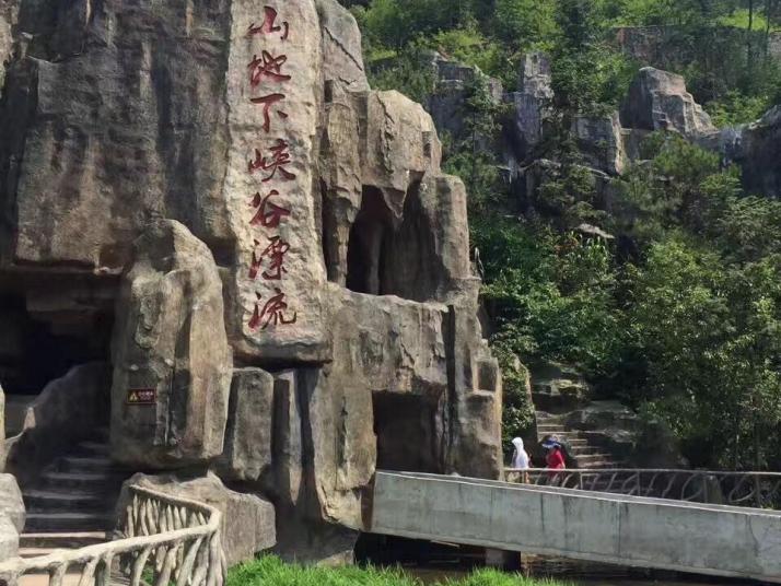 岳阳石牛寨高山地下大峡谷漂流