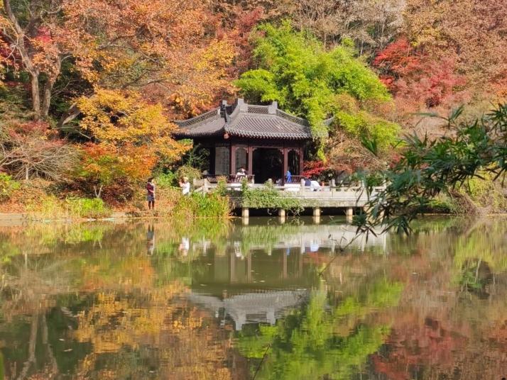 南京棲霞山好玩嗎