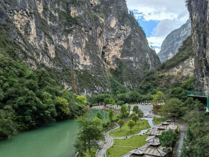 香格里拉巴拉格宗大峡谷图片