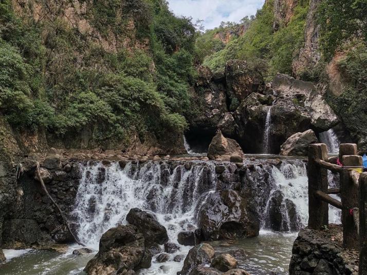 丽江观音峡图片