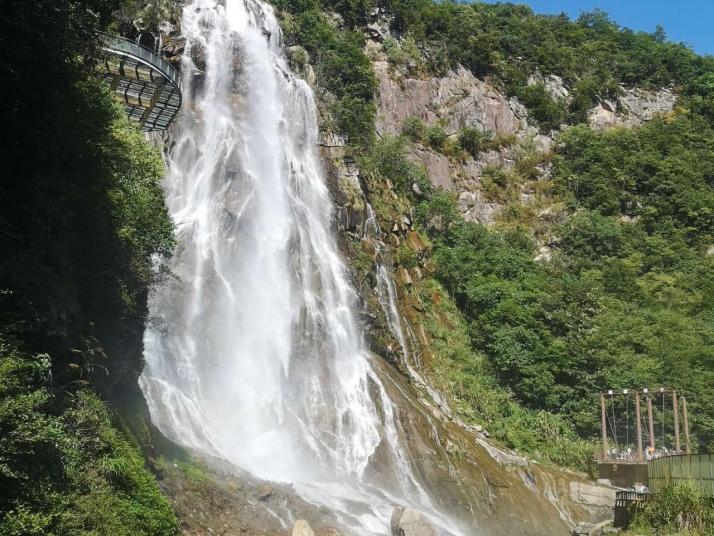 岳西大別山彩虹瀑布圖片