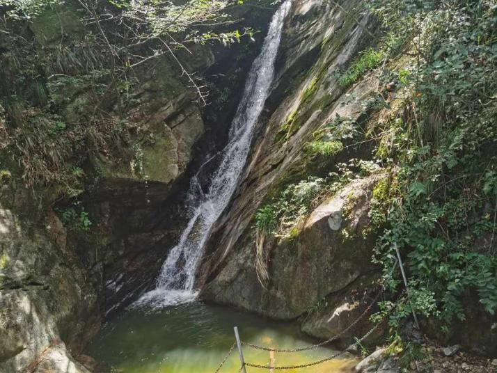 霍山白云峡瀑布群图片