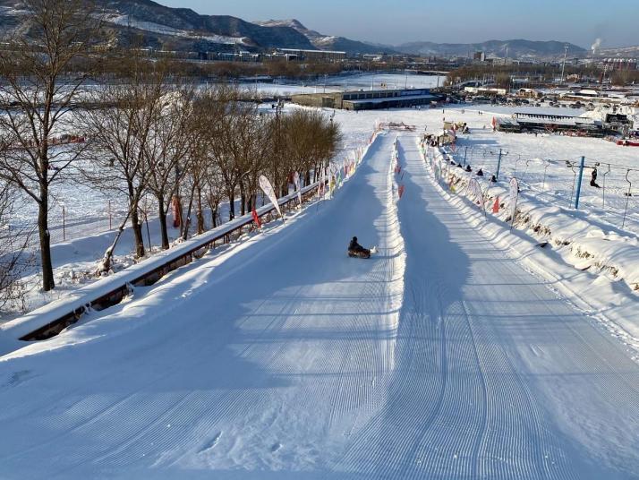 遼陽(yáng)弓長(zhǎng)嶺溫泉滑雪場(chǎng)圖片