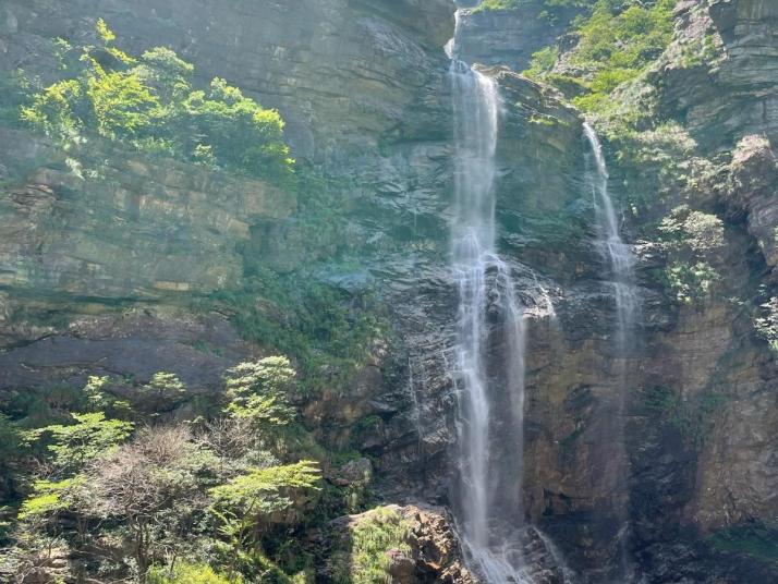 九江廬山三疊泉圖片