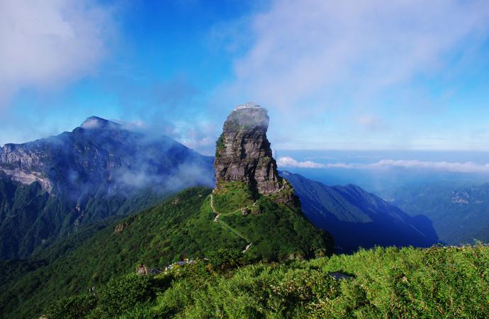 贵阳集合贵州黔东南6日落地自驾游：青岩古镇-西江千户苗寨-梵净山6日体验苗寨风情