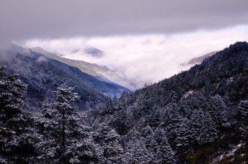 武漢周邊神農(nóng)架滑雪3日樂(lè)趣自駕游：昭君故里-香溪源-天生橋-中和滑雪場(chǎng)3日