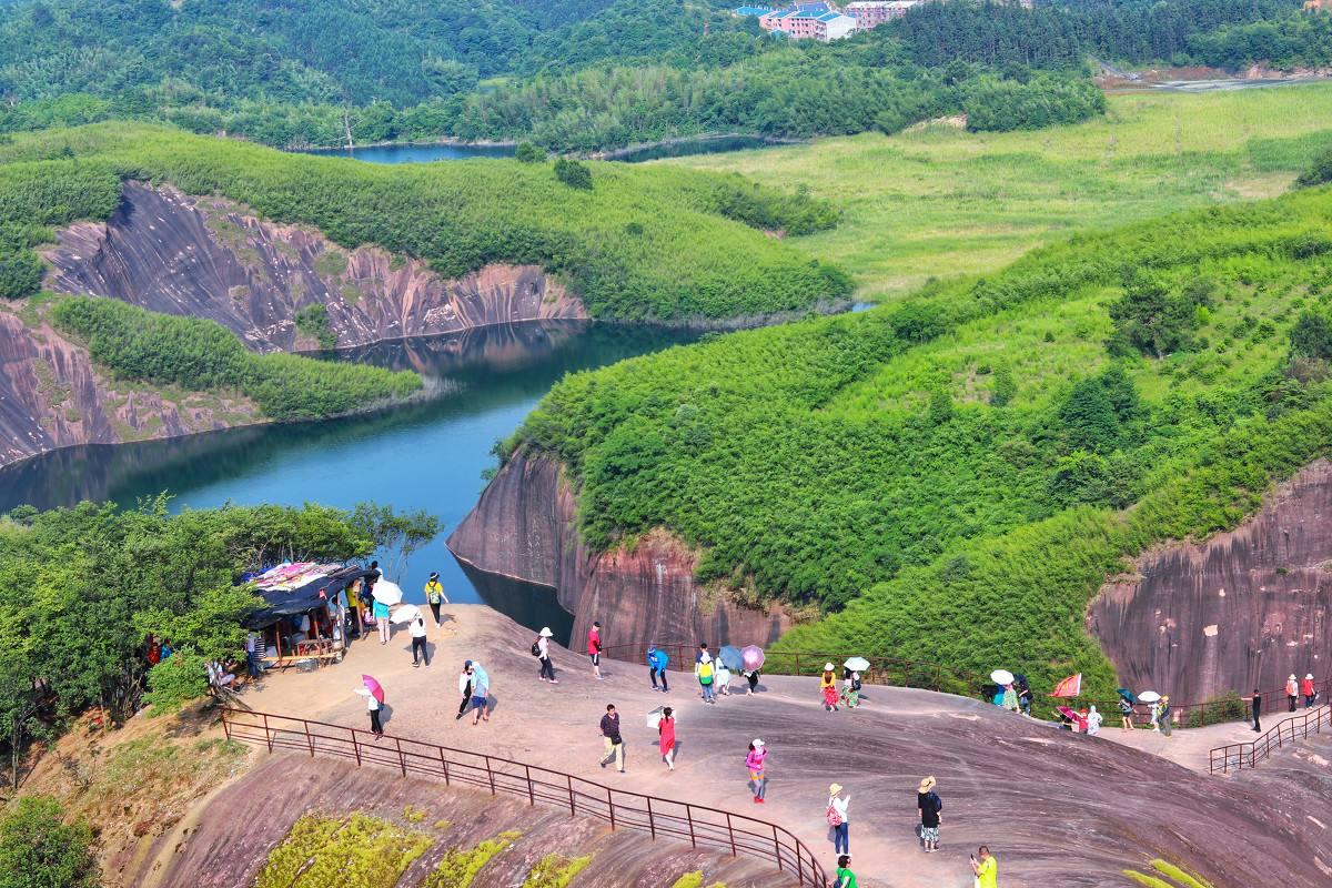 湖北出发湖南郴州3日自驾游：郴州资兴-小东江-高椅岭水上丹霞-板梁古村3日自驾活动