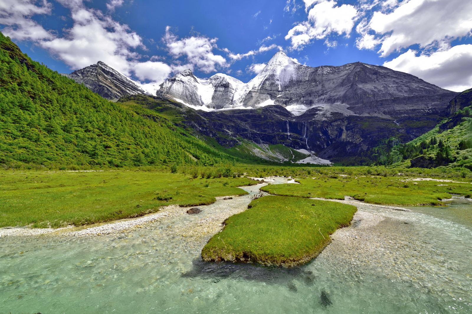 江西出发大香格里拉15日环线自驾：稻城亚丁-新都桥-梅里雪山-泸沽湖-丽江古城15日自驾游