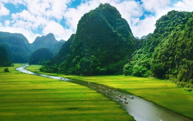 全国出发南北穿越越南6日落地自驾游:岑山海滩-陆龙湾-发焰石大教堂6日休闲自驾游
