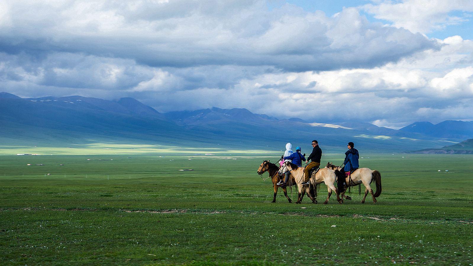 厦门出发新疆13日自驾游：天山天池+乌尔禾魔鬼城+塞里木湖+巴音布鲁克13日自驾游（含机票）
