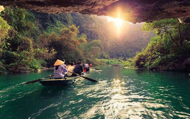 广东出发越南越美7日自驾游:下龙湾-巴亭广场-陆龙湾-安子山7日越南休闲自驾游