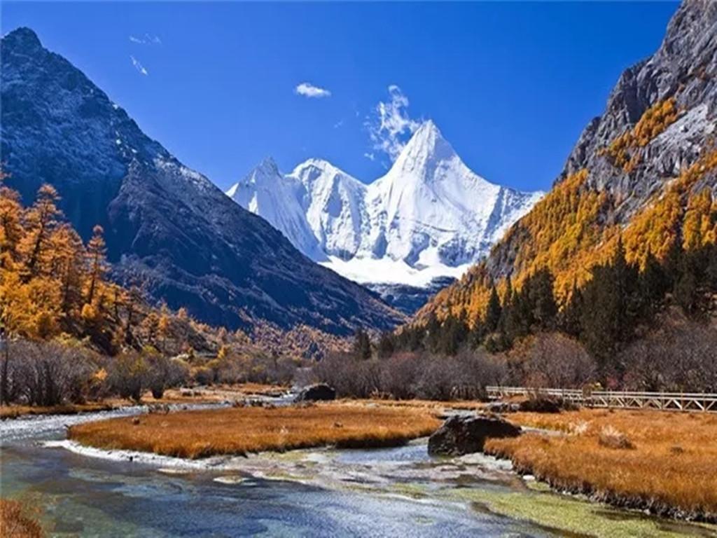 成都集合川西稻城9日落地自驾游：色达佛国-稻城亚丁-马尔康9日自驾游