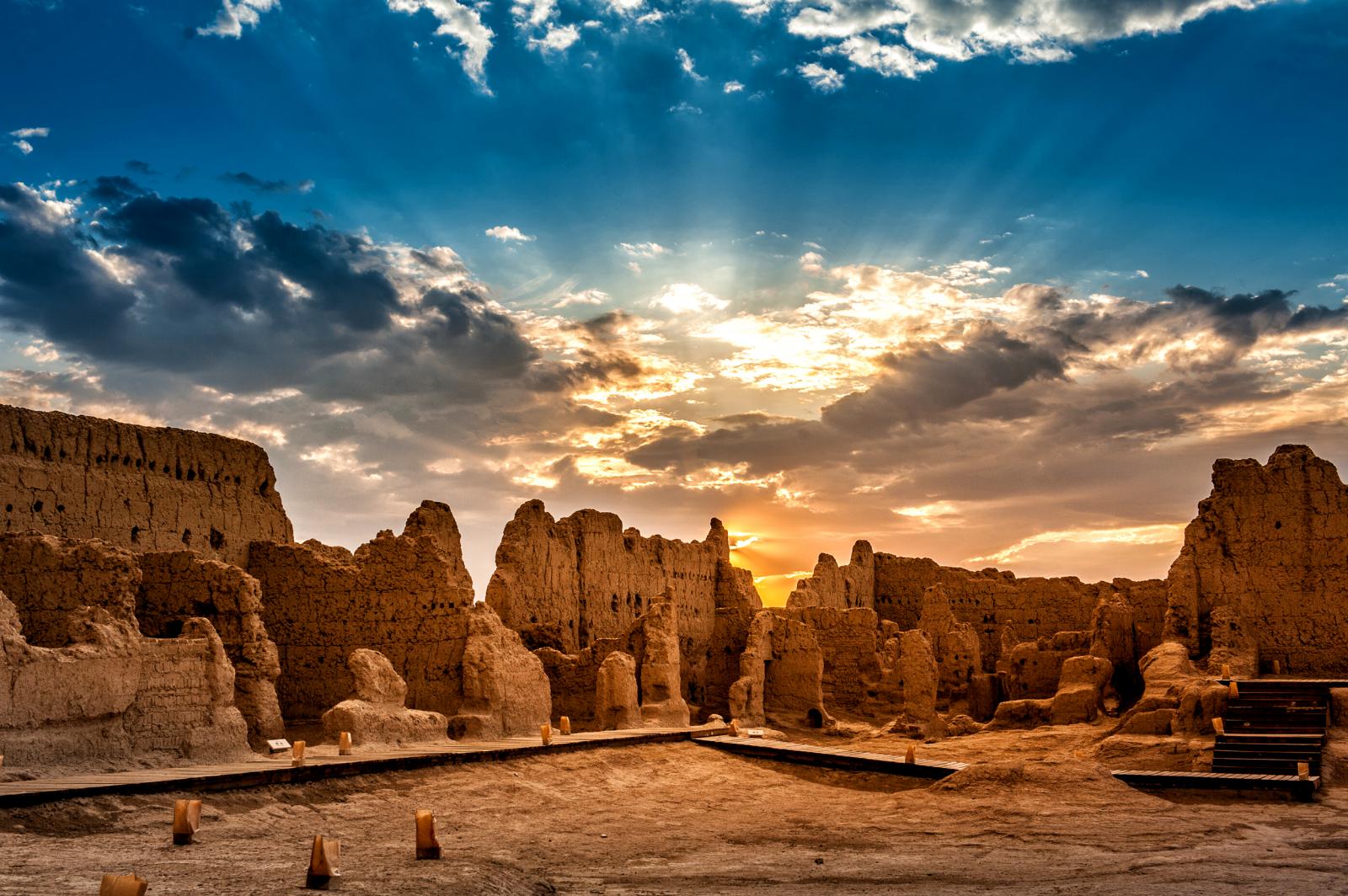 成都出發(fā)新疆13日自駕游：火焰山-葡萄溝-米蘭古城-水上胡楊-賽里木湖-那拉提草原13日自駕游